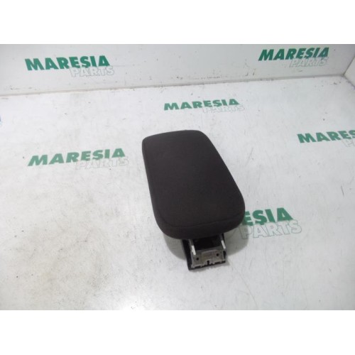 Renault - Megane - Armrest
