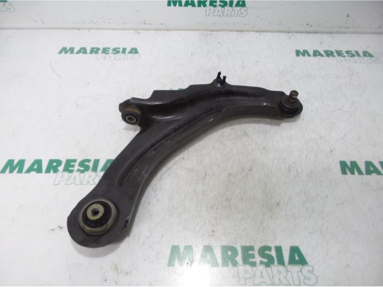 Renault - Megane - Front lower wishbone, right