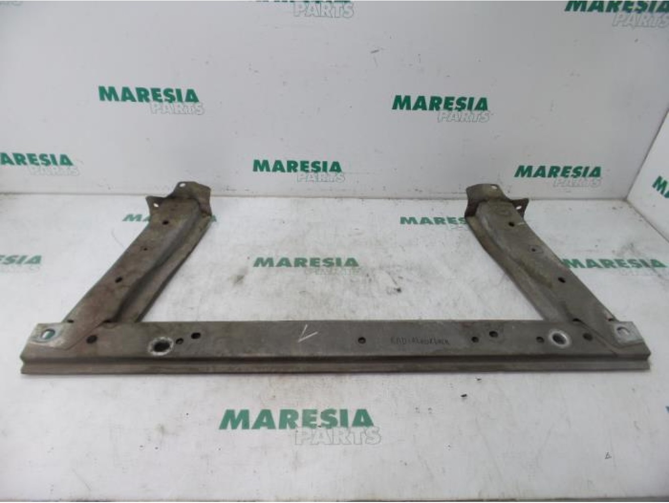 Renault - Megane - Radiator bar