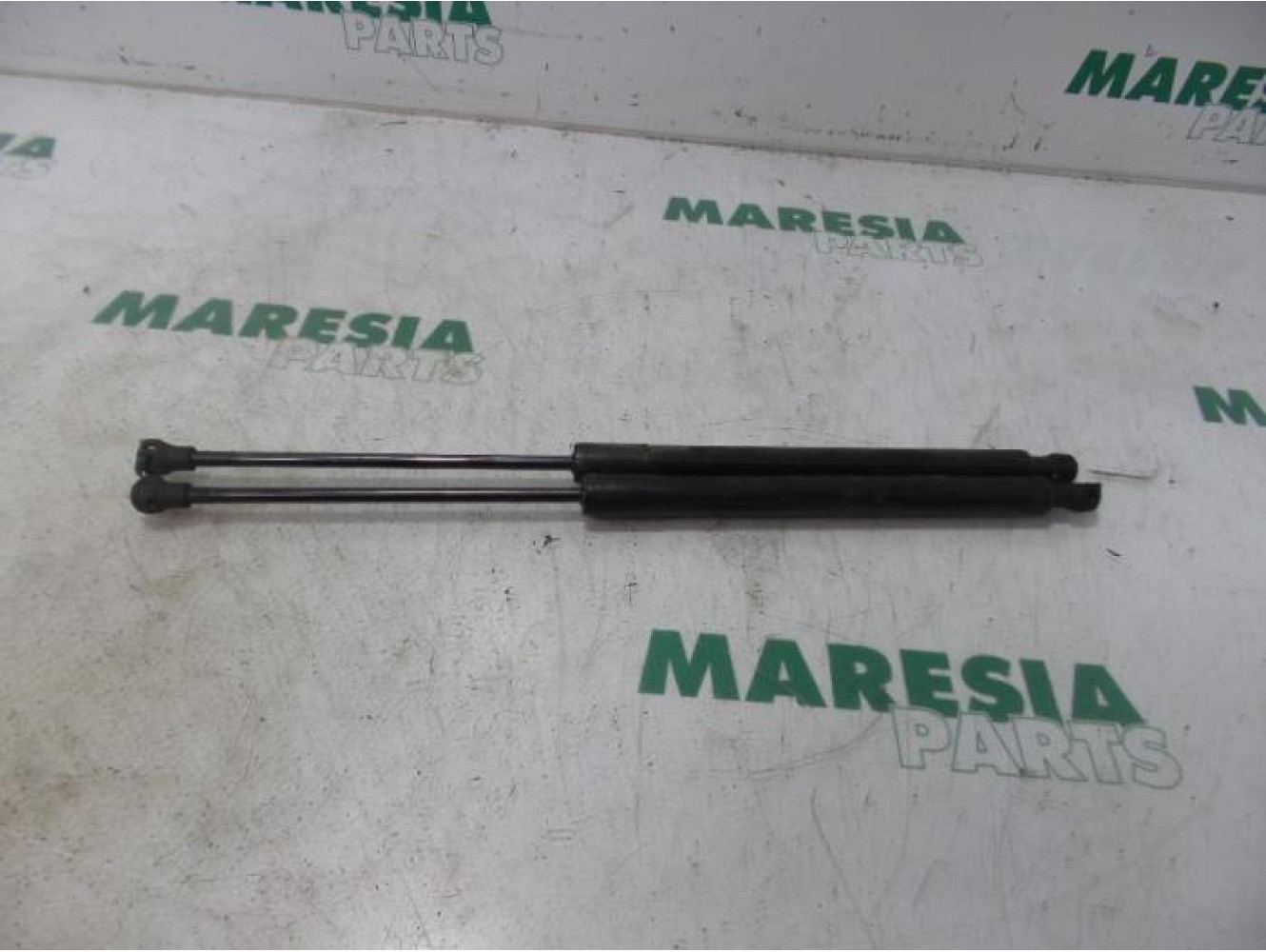 Peugeot - 208 - Set of tailgate gas struts