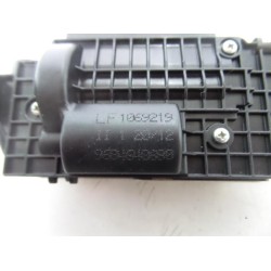Peugeot - 208 - Tailgate lock mechanism