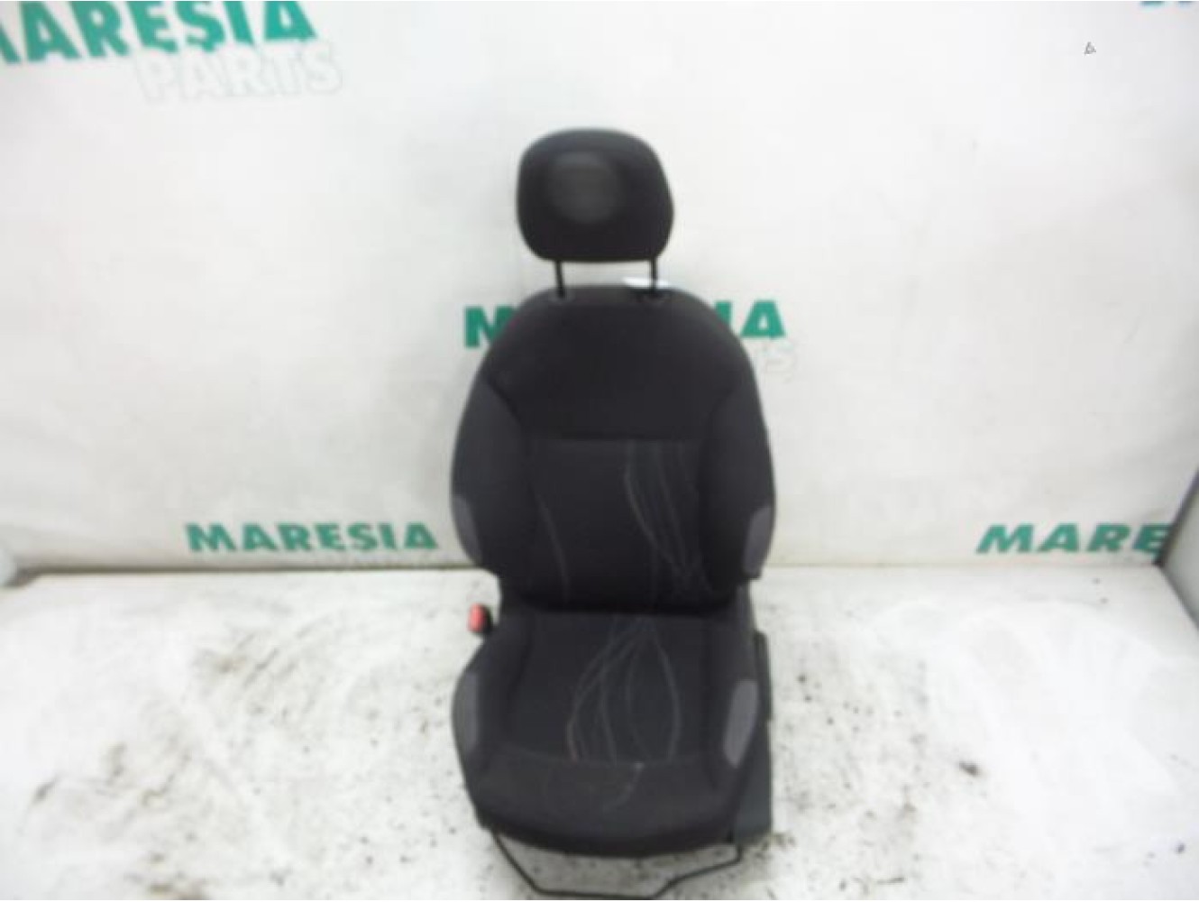 Peugeot - 208 - Sitz links