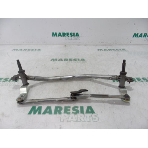 Peugeot - 208 - Wiper mechanism