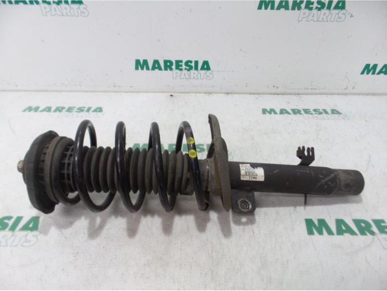 Peugeot - 208 - Front shock absorber rod, left