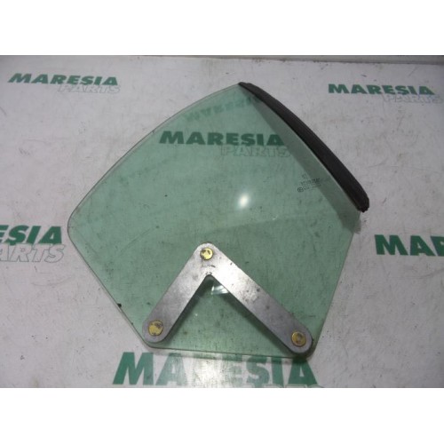 Peugeot - 206 - Window 2-door, rear right