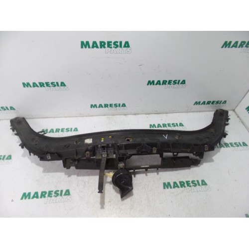 Renault - Megane Scenic - Lock plate