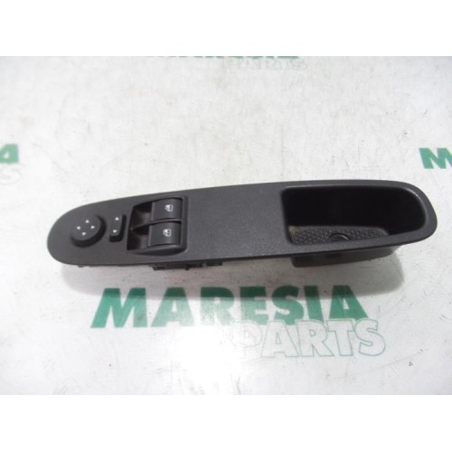 Fiat - Punto - Multi-functional window switch