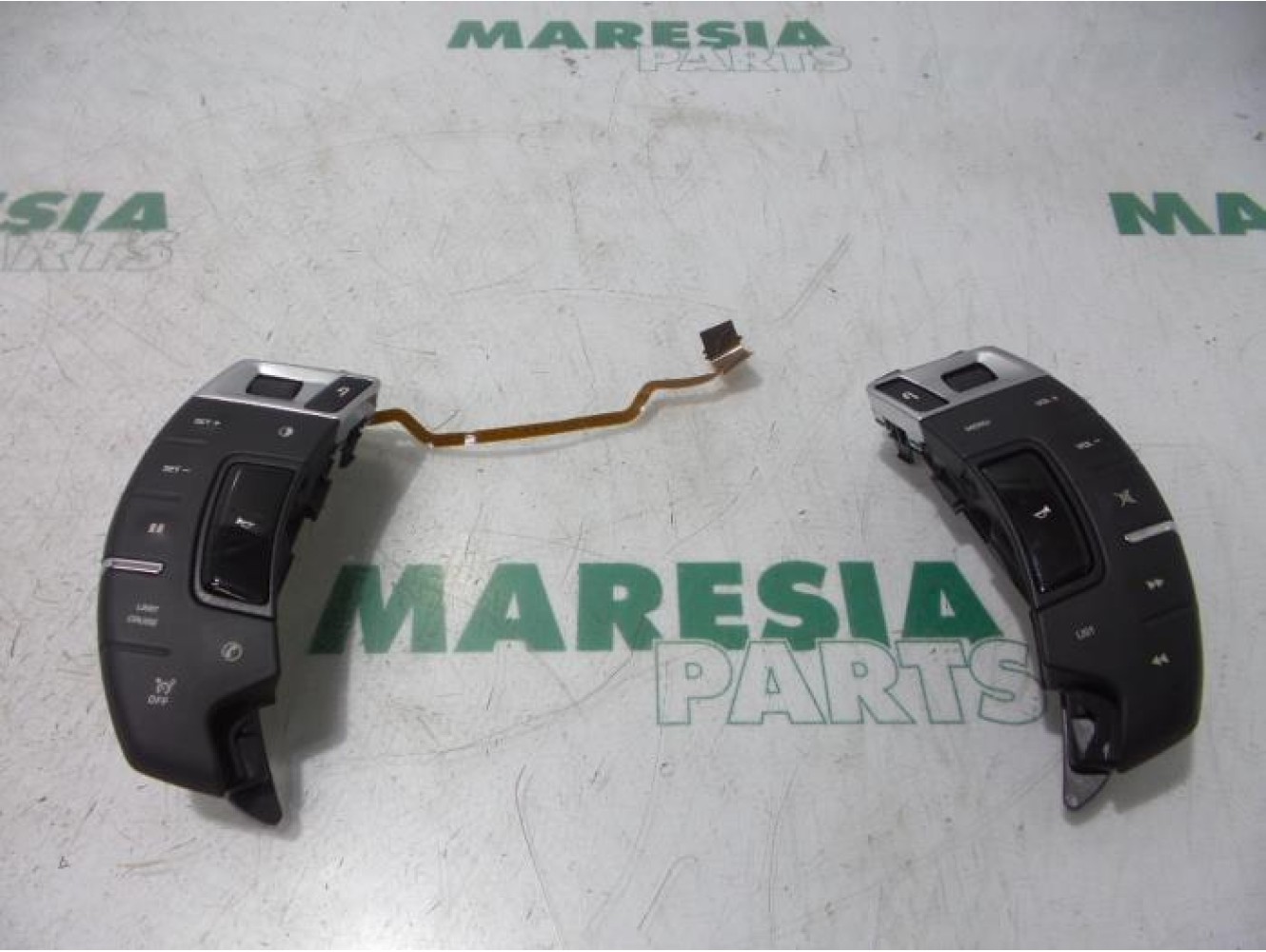Citroen - C5 - Steering wheel mounted radio control