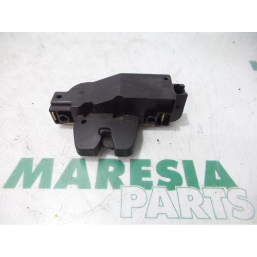 Citroen - C8 - Tailgate lock mechanism