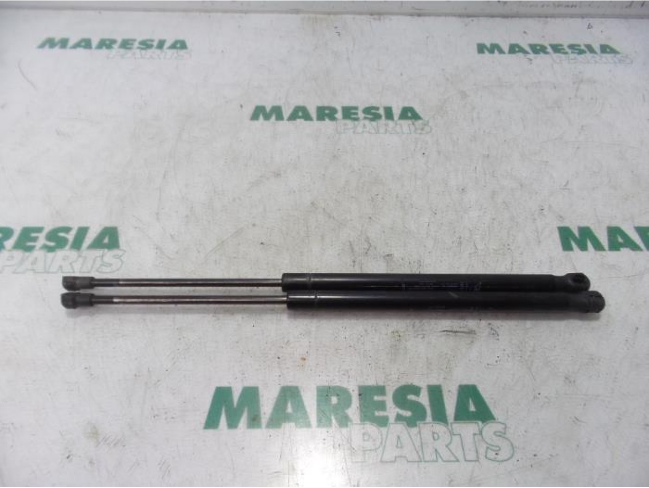 Alfa Romeo - Mito - Set of tailgate gas struts