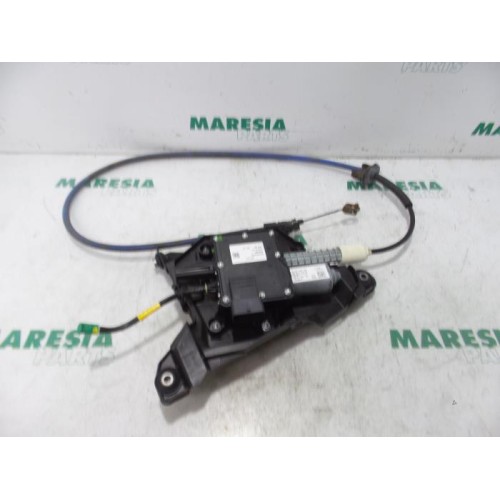 Peugeot - 5008 - Parking brake mechanism