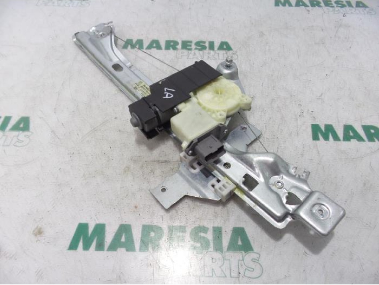 Peugeot - 5008 - Rear door window mechanism 4-door, left