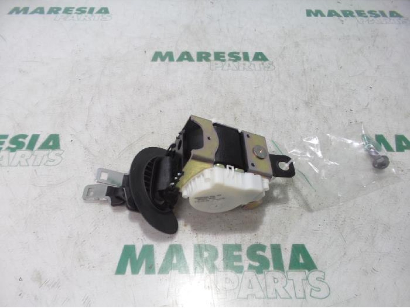 Peugeot - 5008 - Rear seatbelt, centre