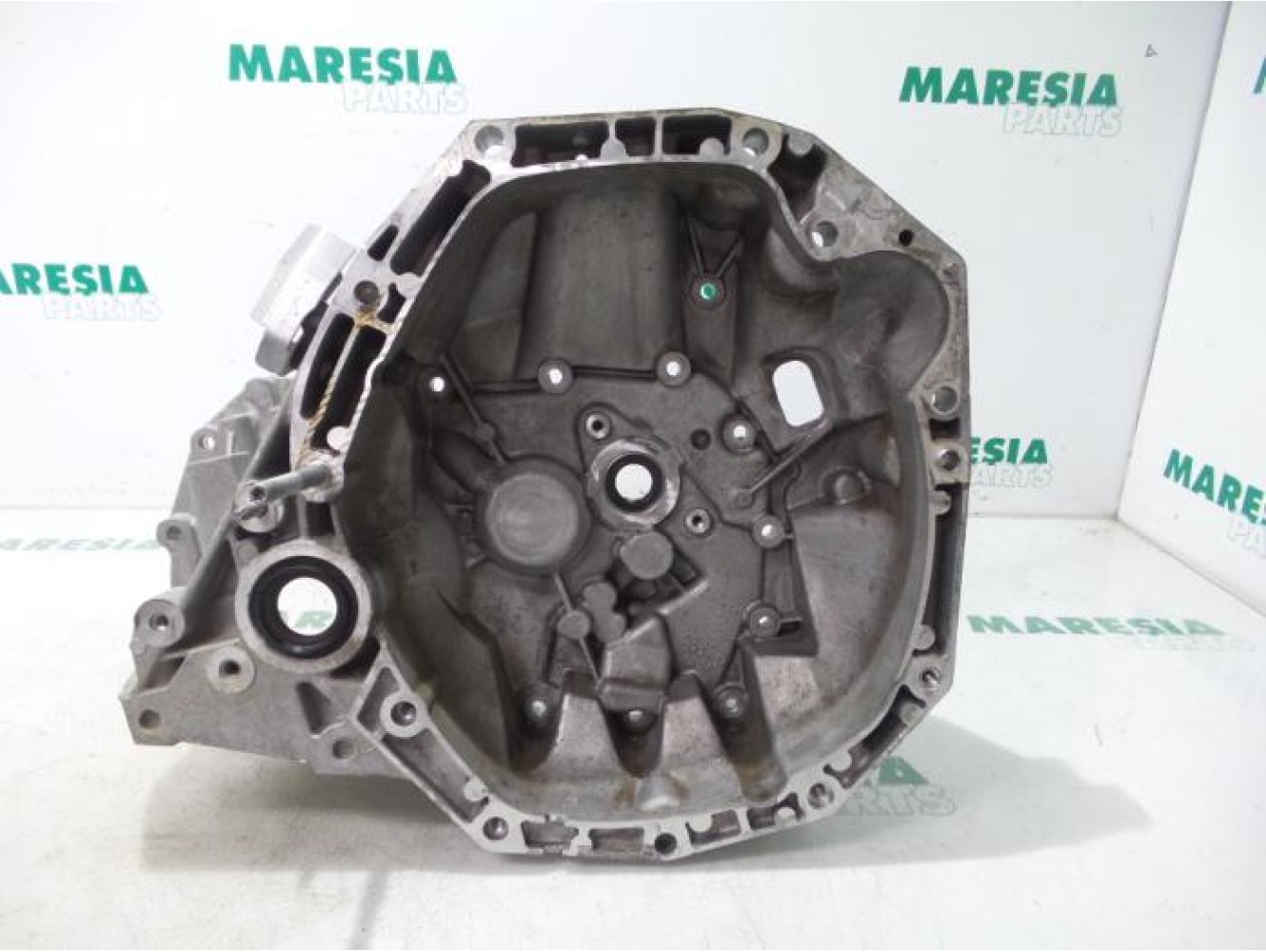 Renault - Clio - Gearbox casing