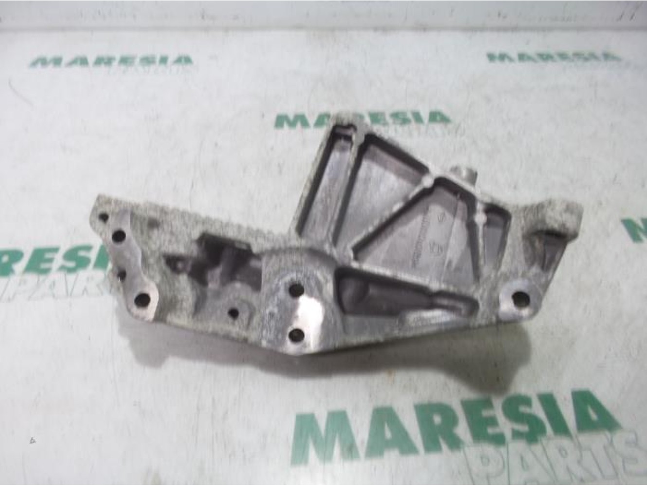 Renault - Master - Engine mount