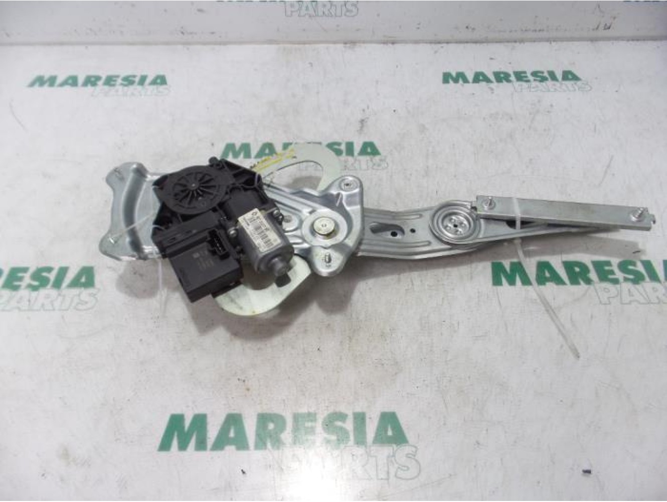 Renault - Megane Scenic - Rear door window mechanism 4-door, right