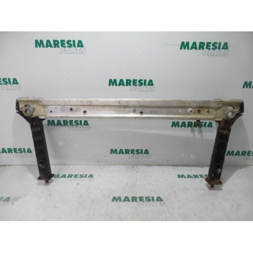 Renault - Megane Scenic - Radiator bar