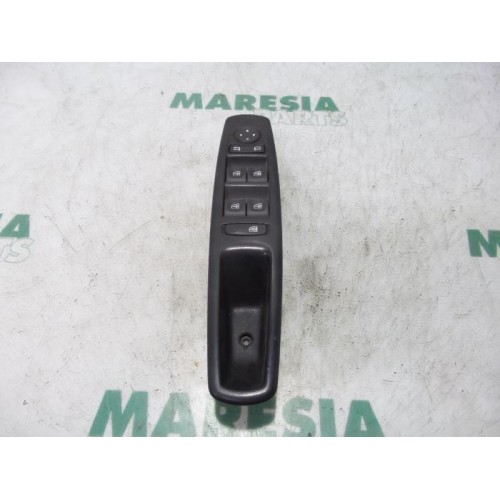 Renault - Megane Scenic - Multi-functional window switch