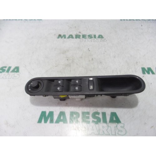 Renault - Espace - Multi-functional window switch