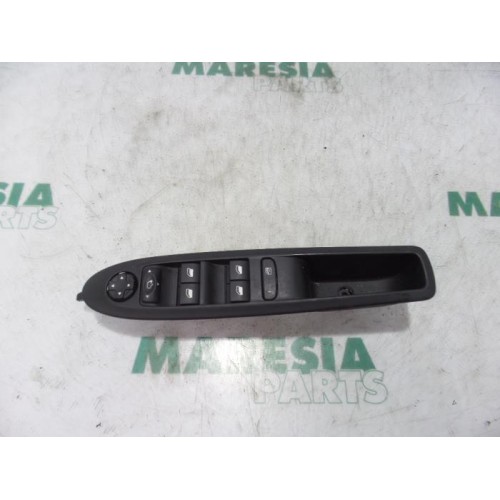 Citroen - C4 - Multi-functional window switch