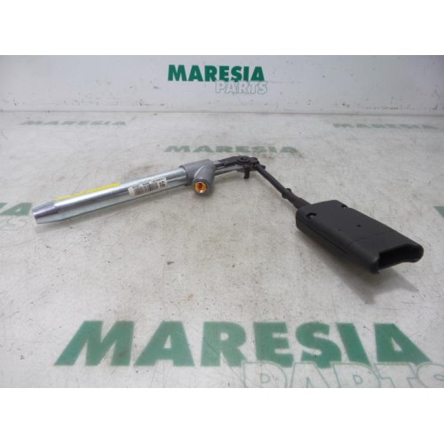 Citroen - C4 Picasso - Gurtsrammer links
