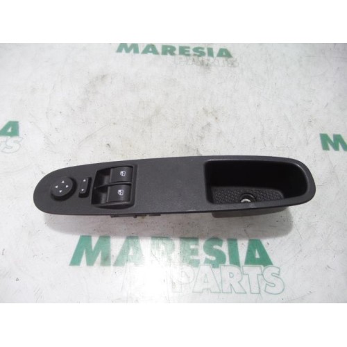 Fiat - Punto - Multi-functional window switch