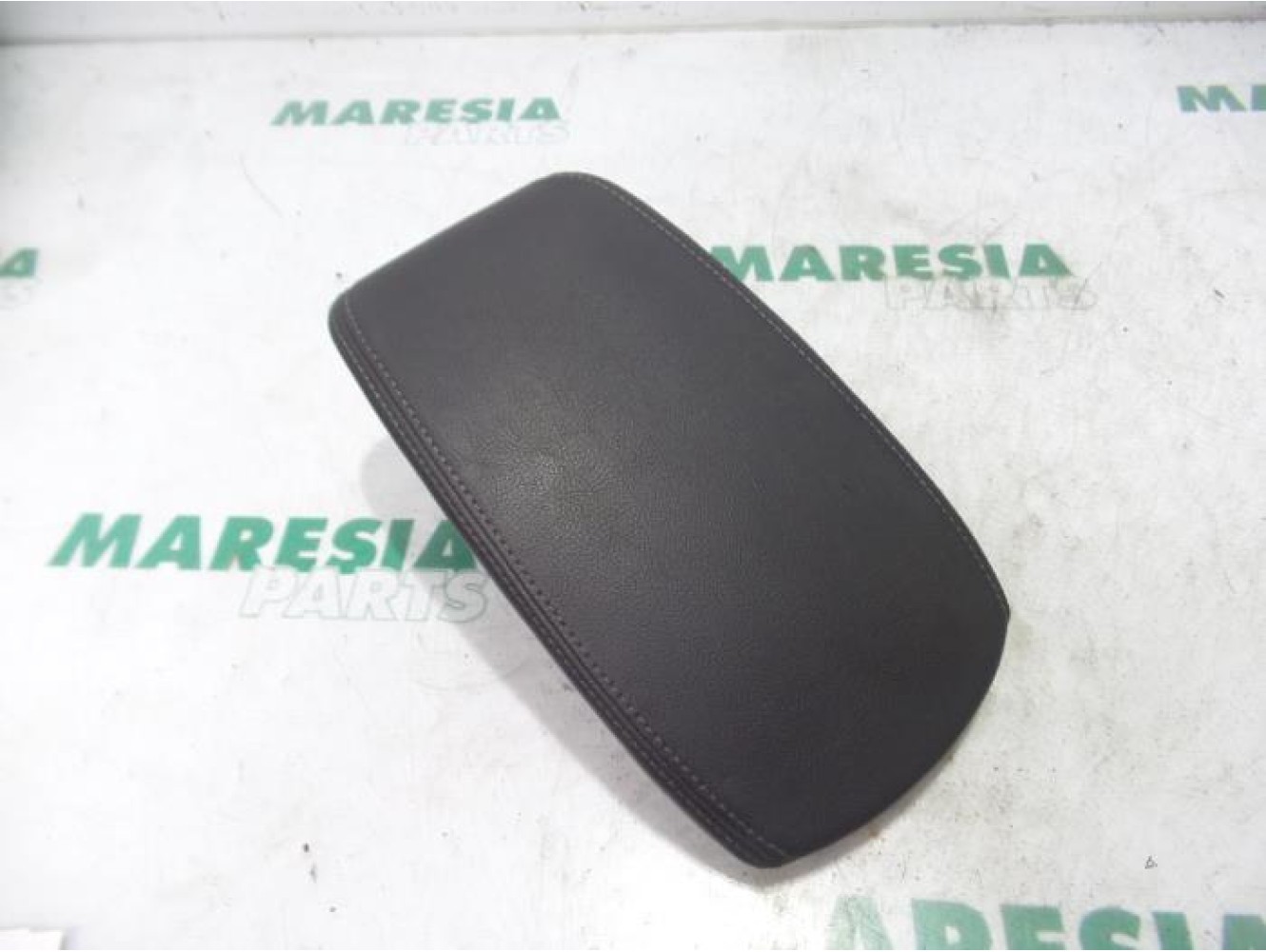 Citroen - DS5 - Armrest