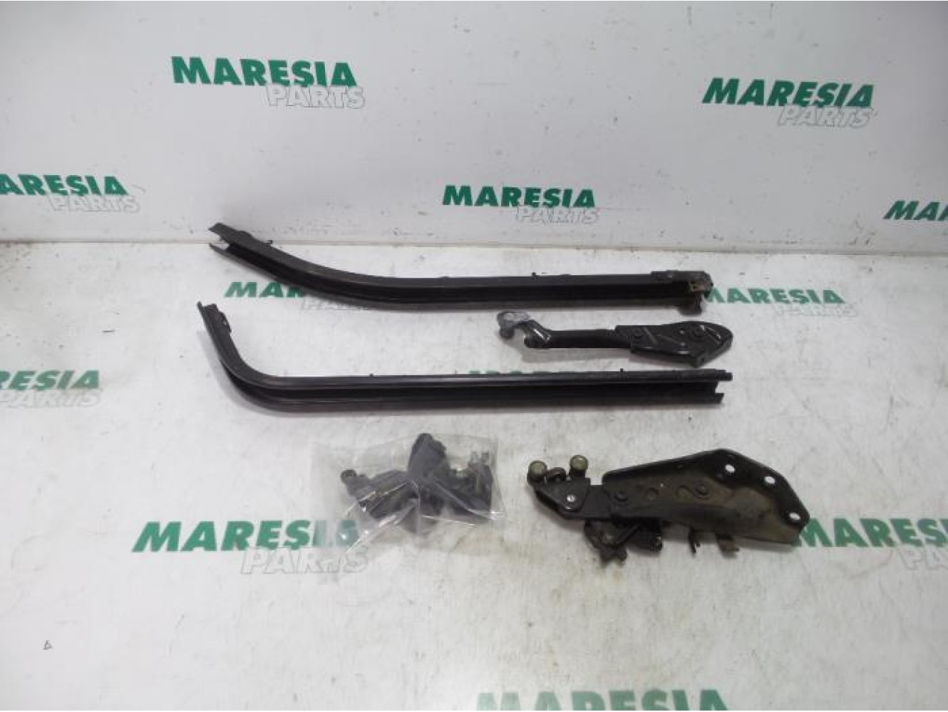 Fiat - Qubo - Sliding door rail, right