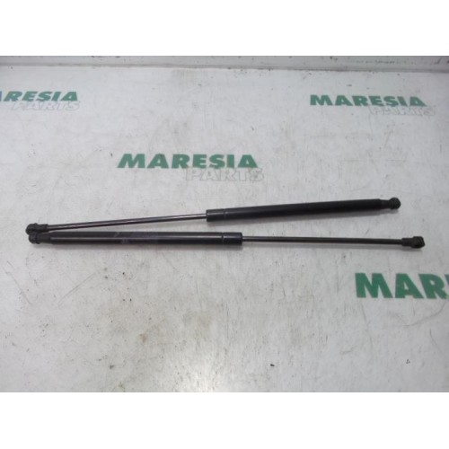 Alfa Romeo - Giulietta - Set of tailgate gas struts