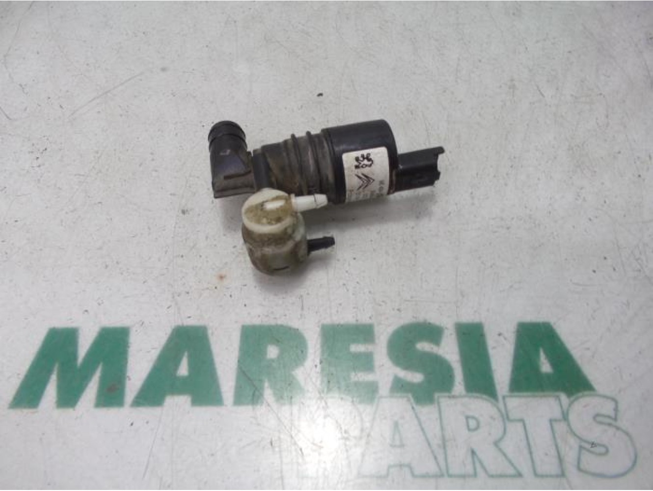 Peugeot - 407 - Scheibensprüherpumpe vorne