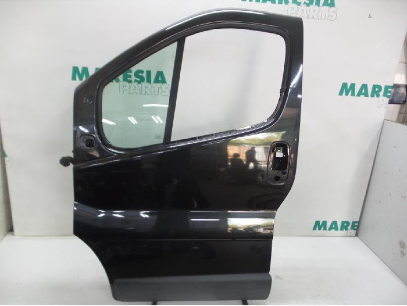 Renault - Trafic - Portier 2Deurs links