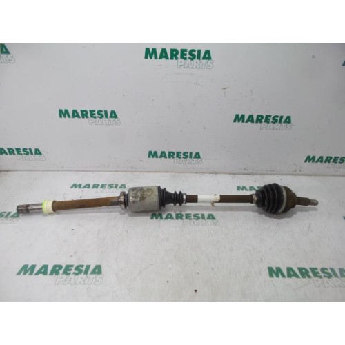 Renault - Trafic - Front drive shaft, right