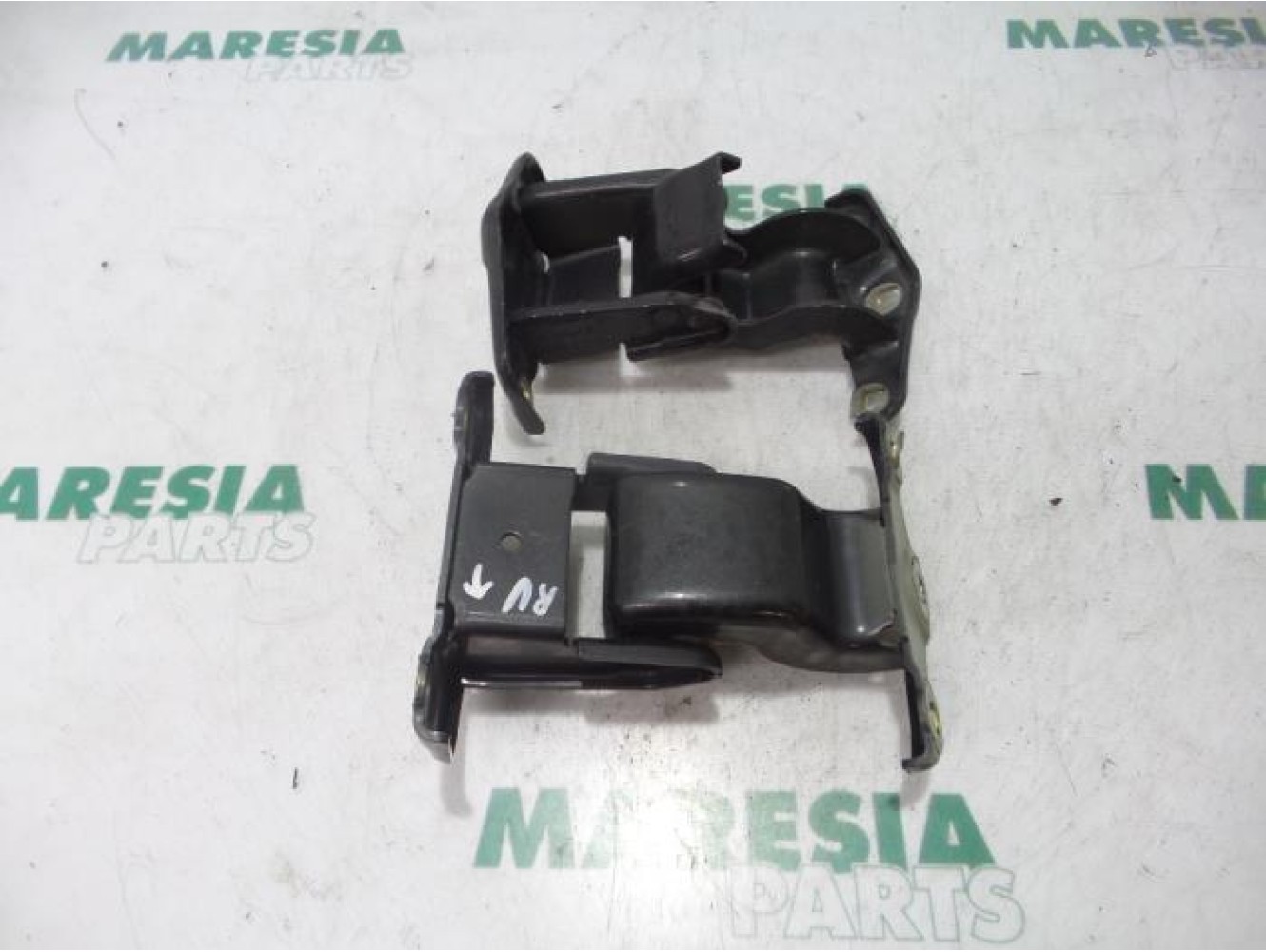 Renault - Trafic - Rear door hinge, right