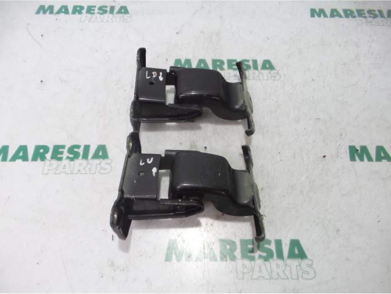 Renault - Trafic - Charnière porte arrière gauche