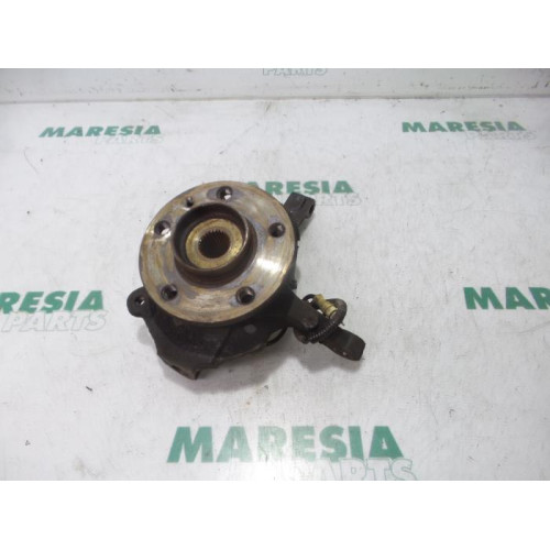 Renault - Trafic - Knuckle, front left