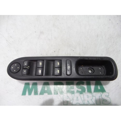 Peugeot - 407 - Multi-functional window switch