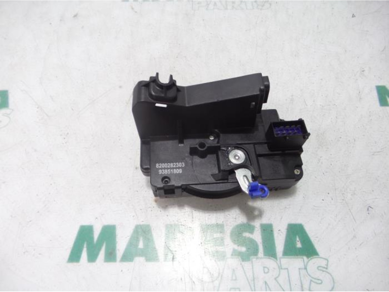 Renault - Trafic - Minibus/van rear door lock mechanism