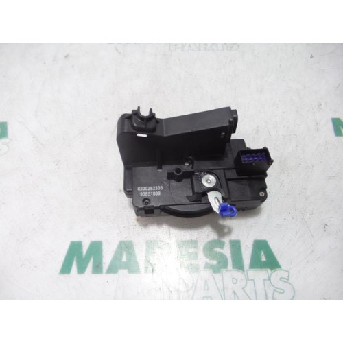 Renault - Trafic - Minibus/van rear door lock mechanism