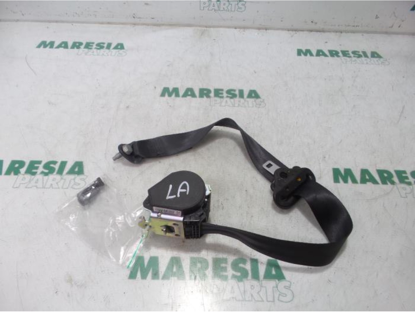 Peugeot - 207 - Rear seatbelt, left