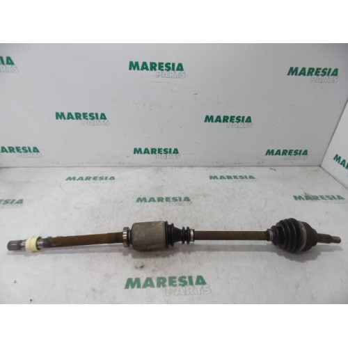 Renault - Trafic - Front drive shaft, right