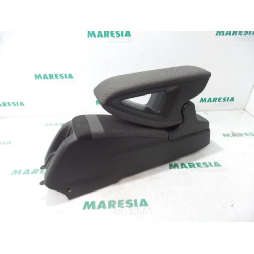 Citroen - C4 Cactus - Armrest