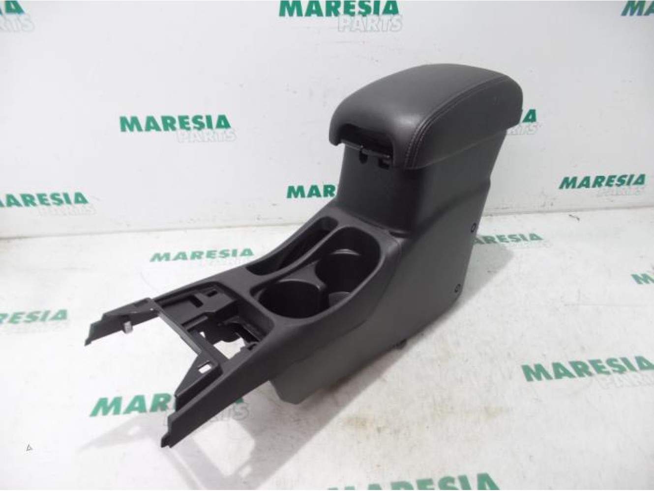 Citroen - C4 Aircross - Armrest