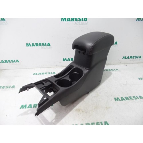 Citroen - C4 Aircross - Armrest