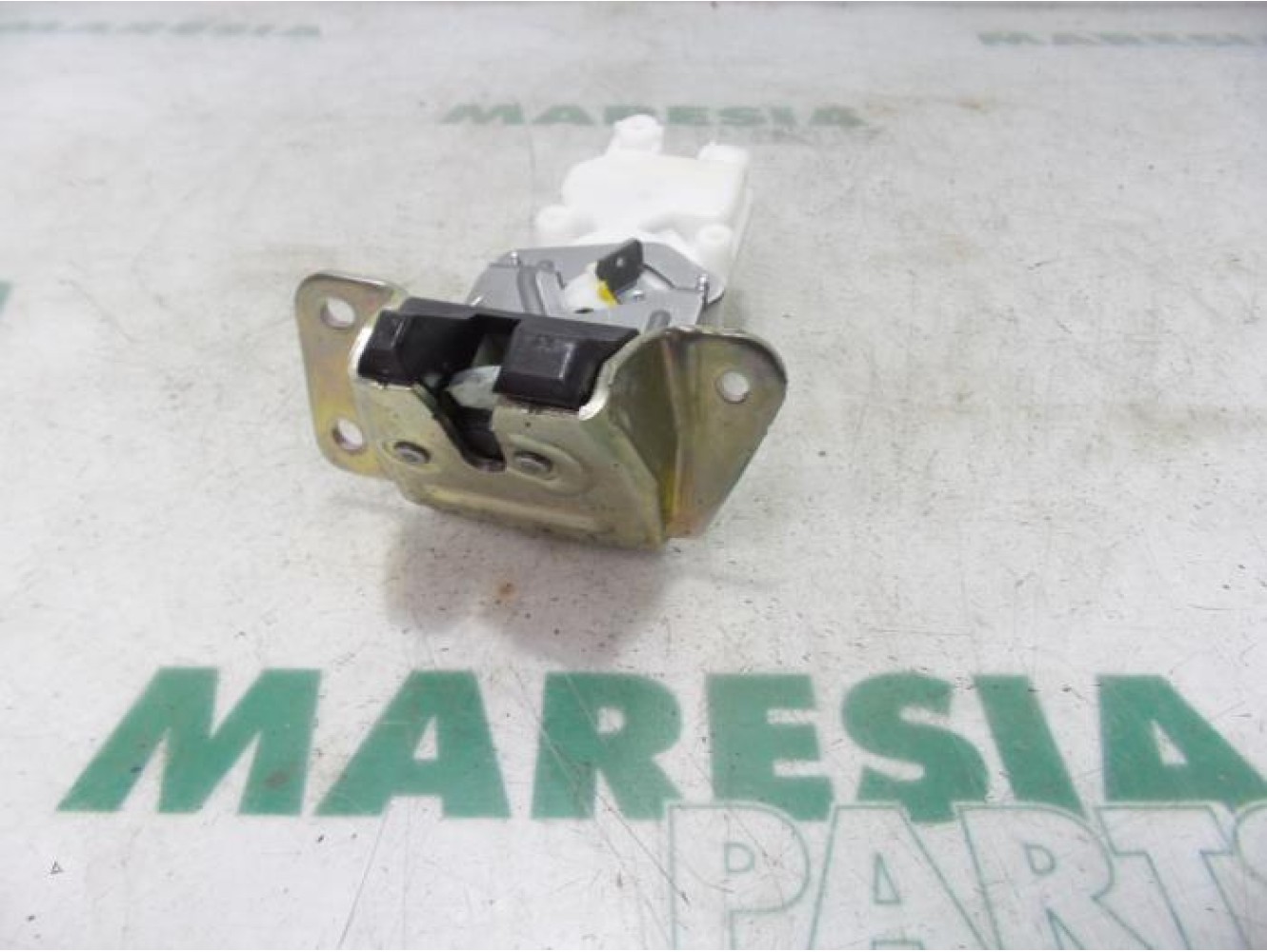 Citroen - C4 Aircross - Tailgate lock mechanism