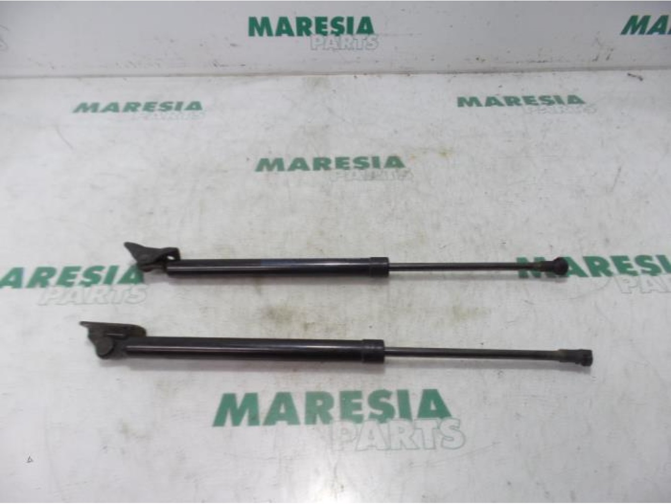 Citroen - C4 Aircross - Set of tailgate gas struts