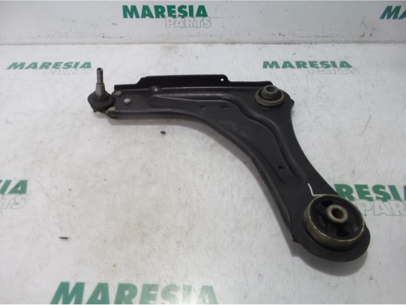 Renault - Laguna - Front lower wishbone, left