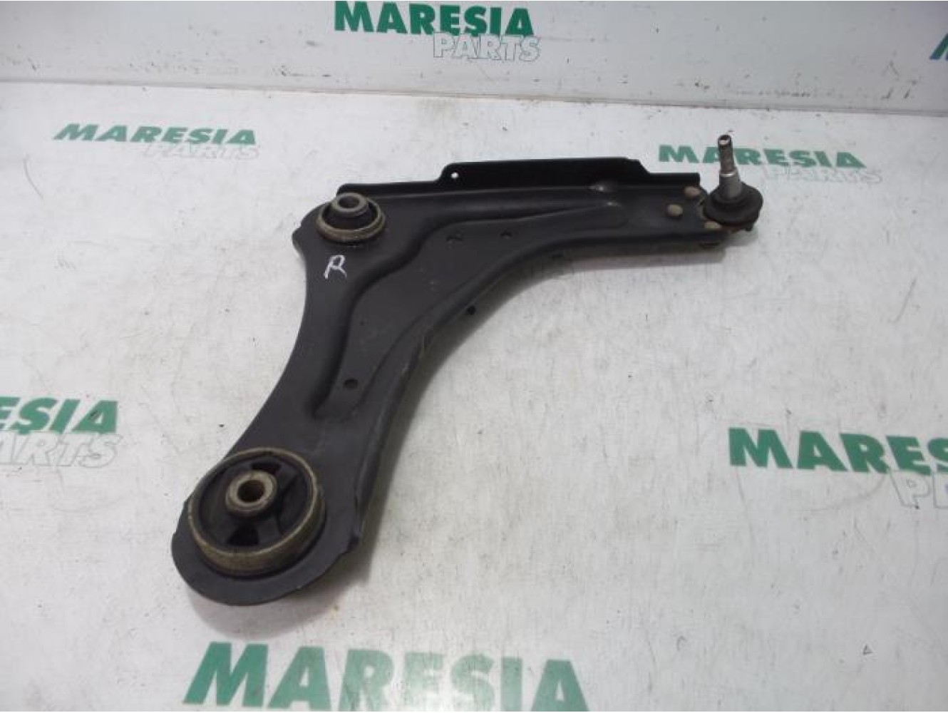Renault - Laguna - Front lower wishbone, right