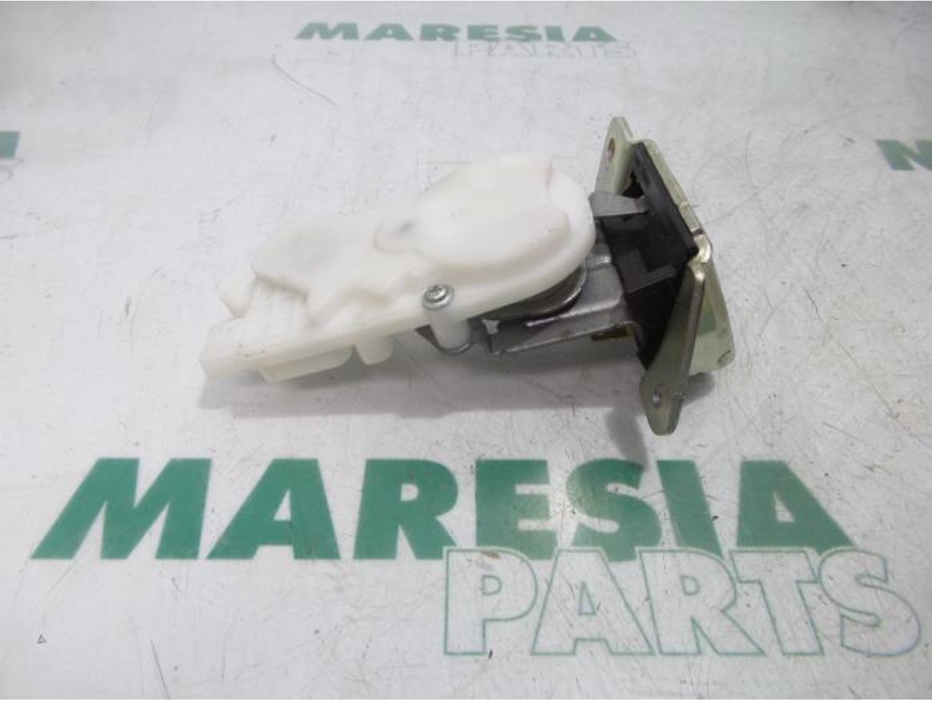 Citroen - C-Crosser - Tailgate lock mechanism