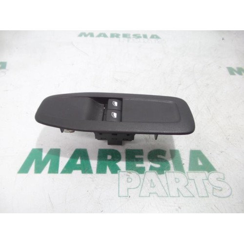 Peugeot - 208 - Multi-functional window switch