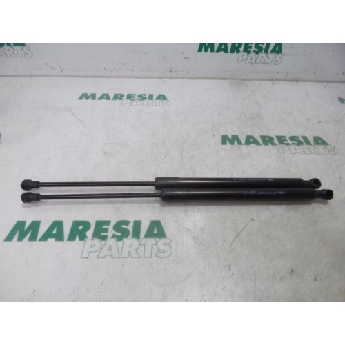 Peugeot - 208 - Set of tailgate gas struts